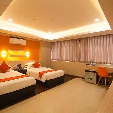 Eastern Hotel Yangon Luaran gambar